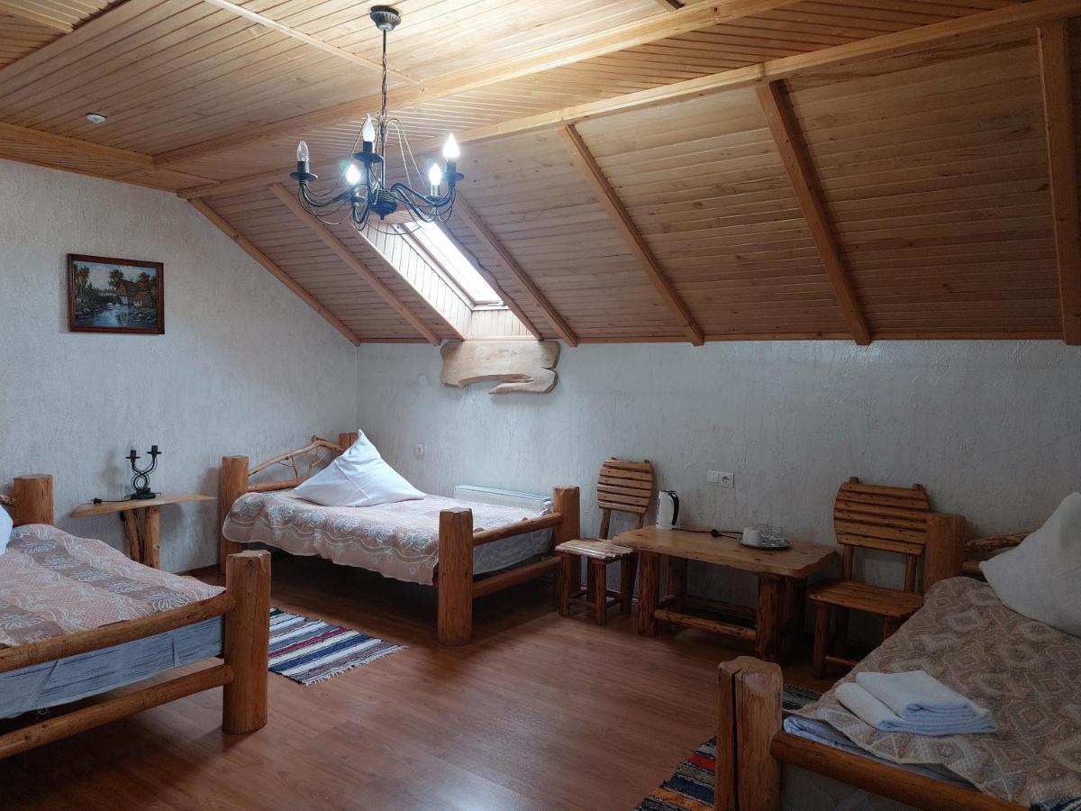 Pyate Koleso Hotel Lazeshchyna Exterior photo