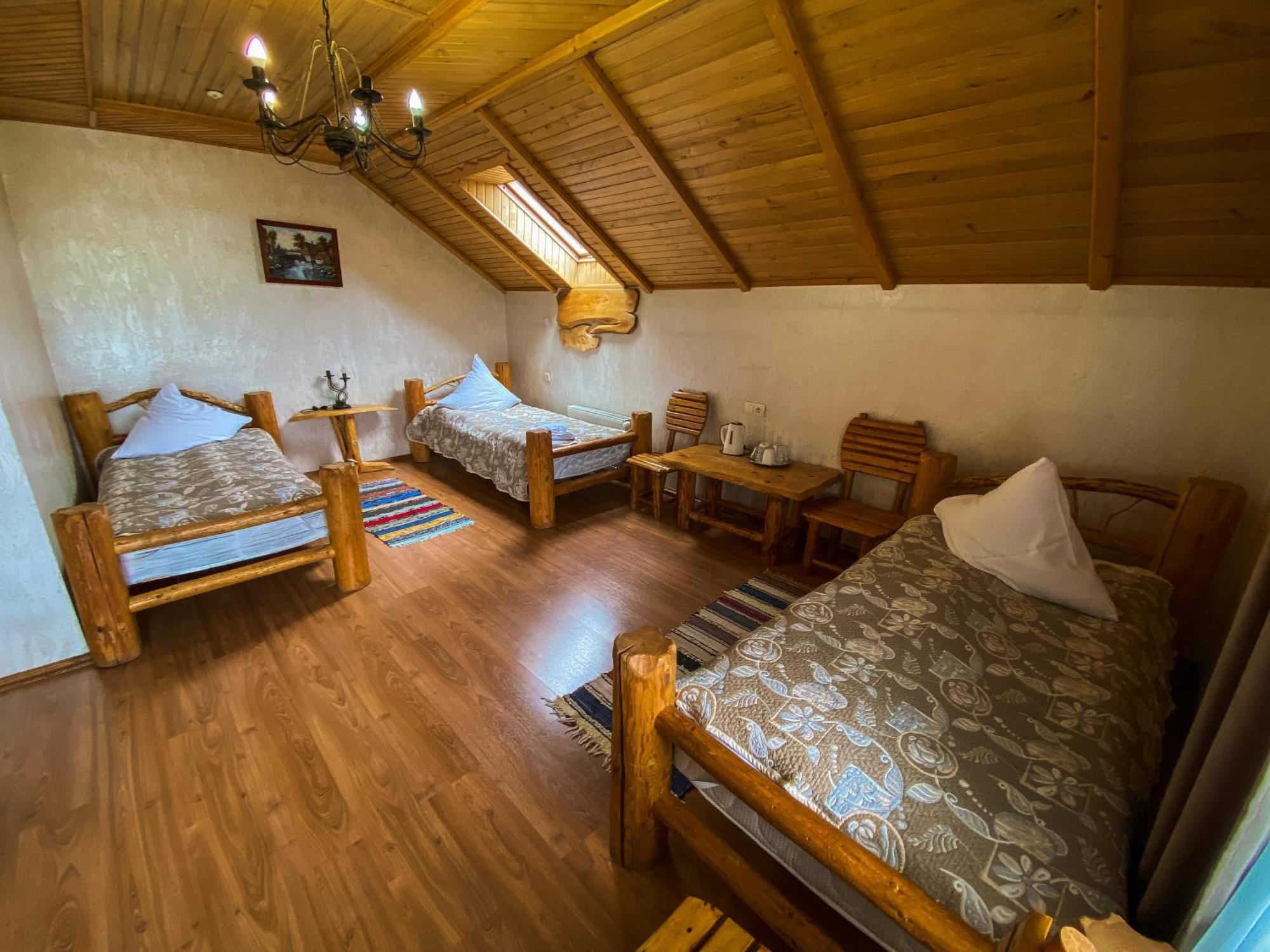 Pyate Koleso Hotel Lazeshchyna Exterior photo