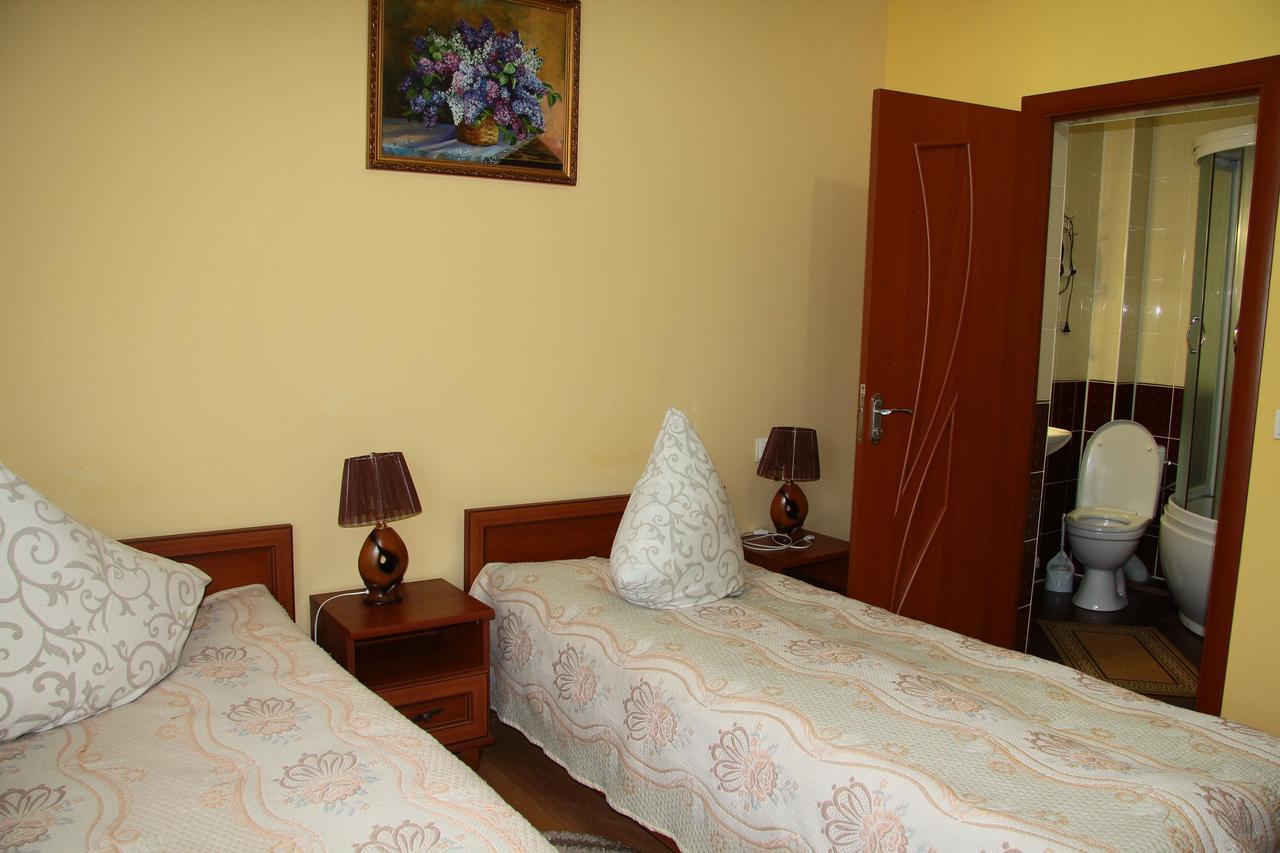 Pyate Koleso Hotel Lazeshchyna Exterior photo
